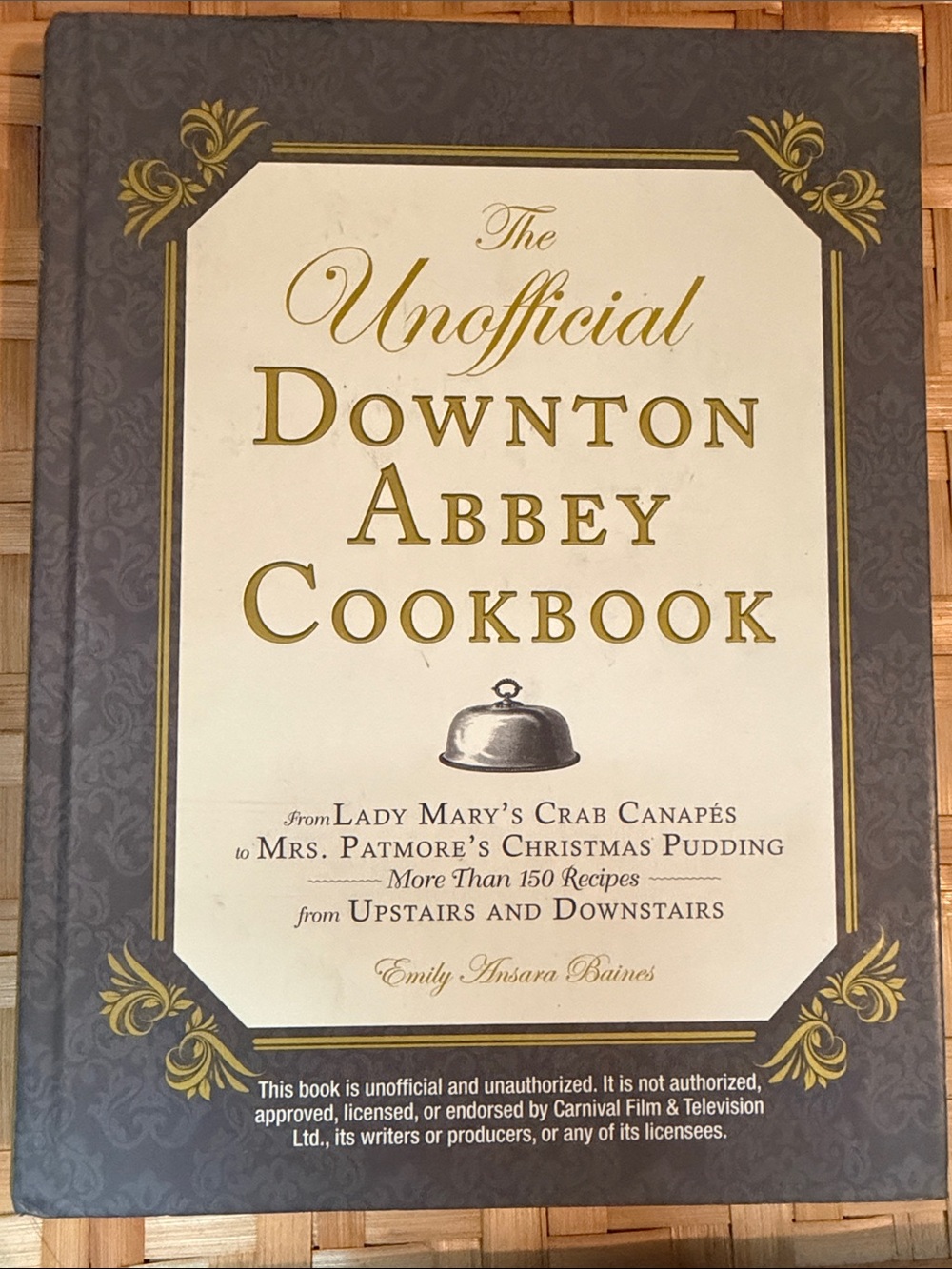 The Unofficial Downton Abbey Cookbook - Cream and Gold Cover